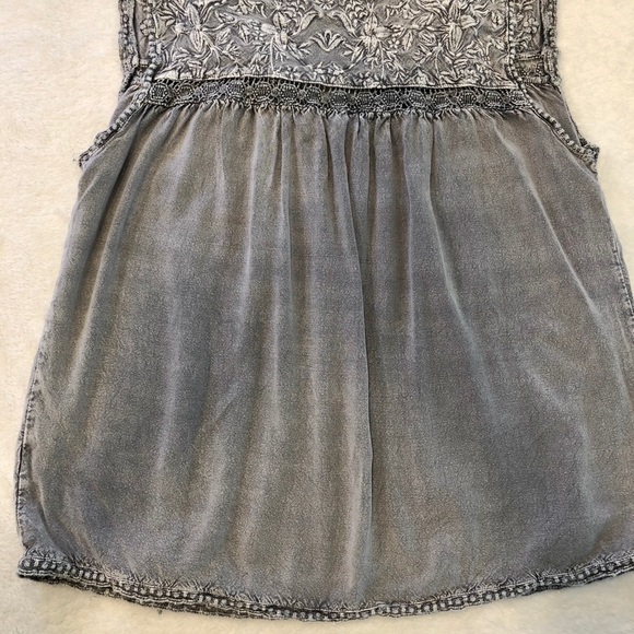 Solitaire Women’s Shirt Size: Small (S) Color: Gray - Picture 4 of 5